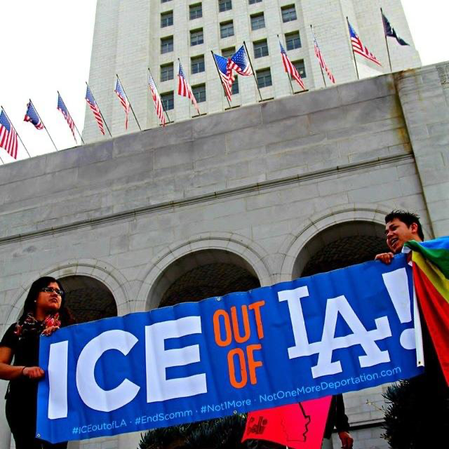 LA다운타운서 수백명 ICE 단속 사망자 추모 행진