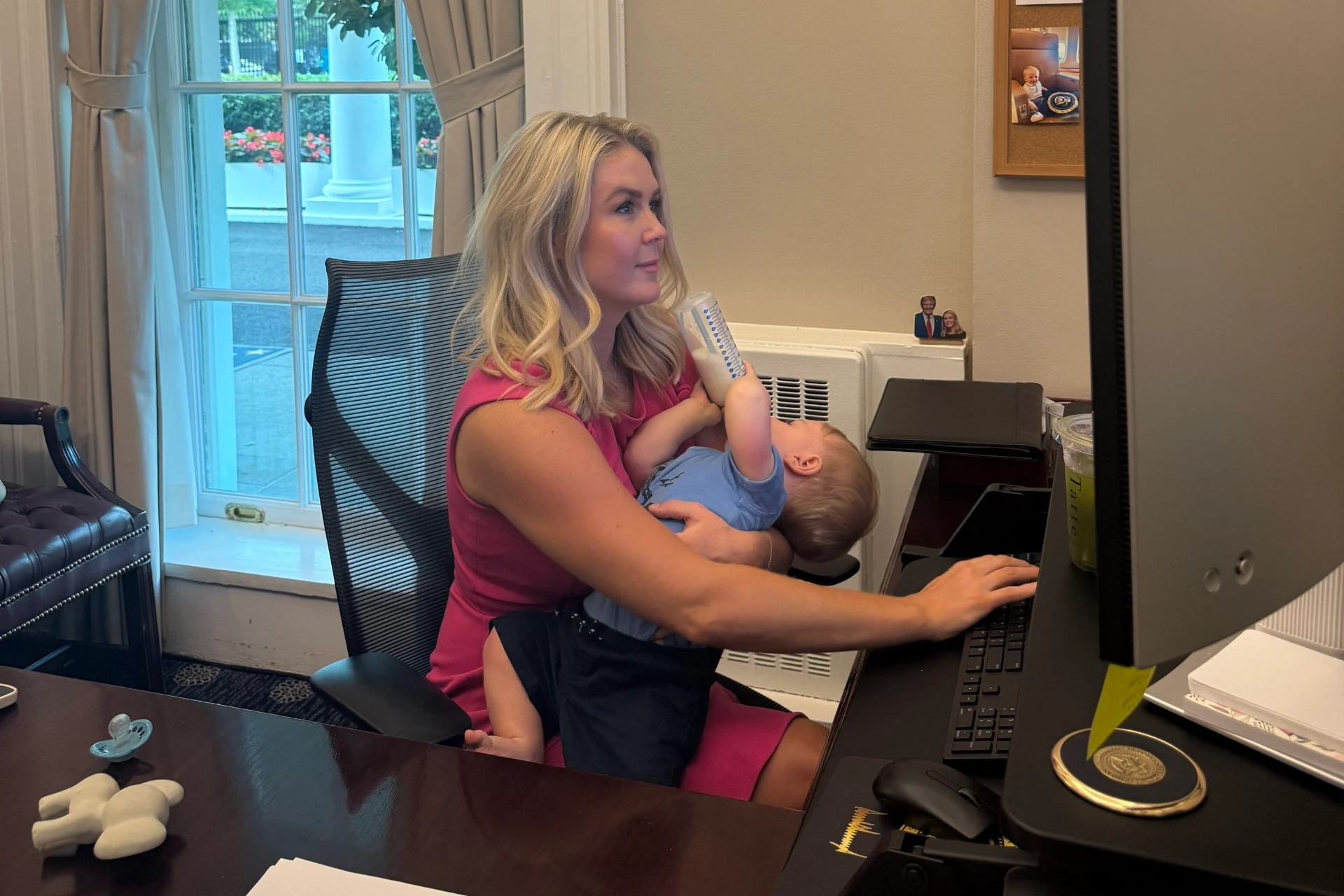 Karoline_Leavitt_feeding_baby_while_working_(cropped_2).jpg