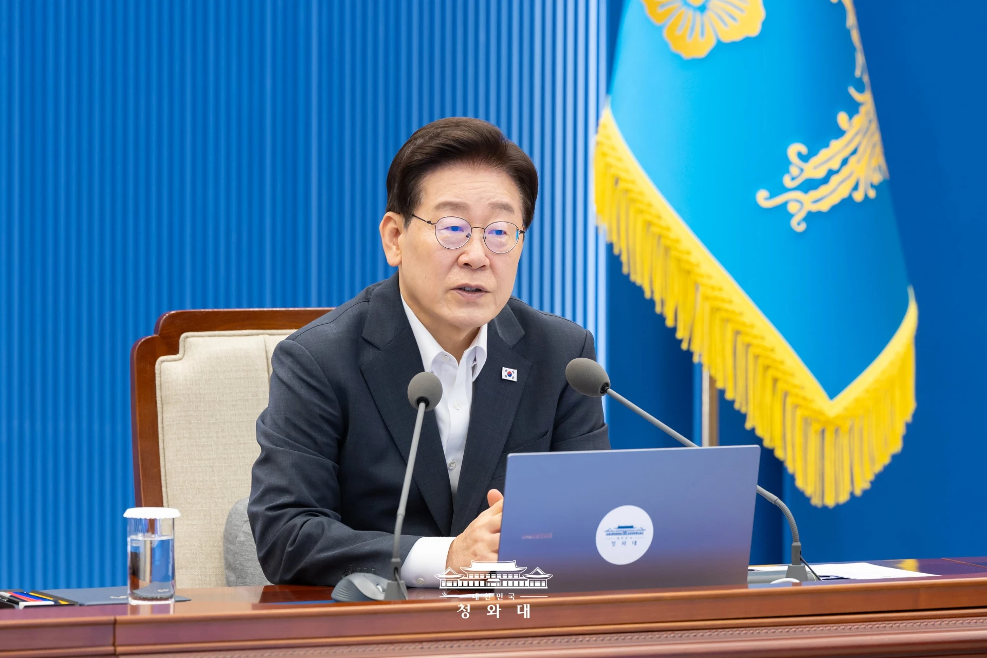 이 대통령 “4년 중임·연임 개헌 일관…필요하면 임기 단축 수용”