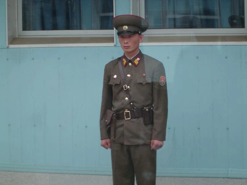 북한군 동부전선에서 군사분계선 또 넘어