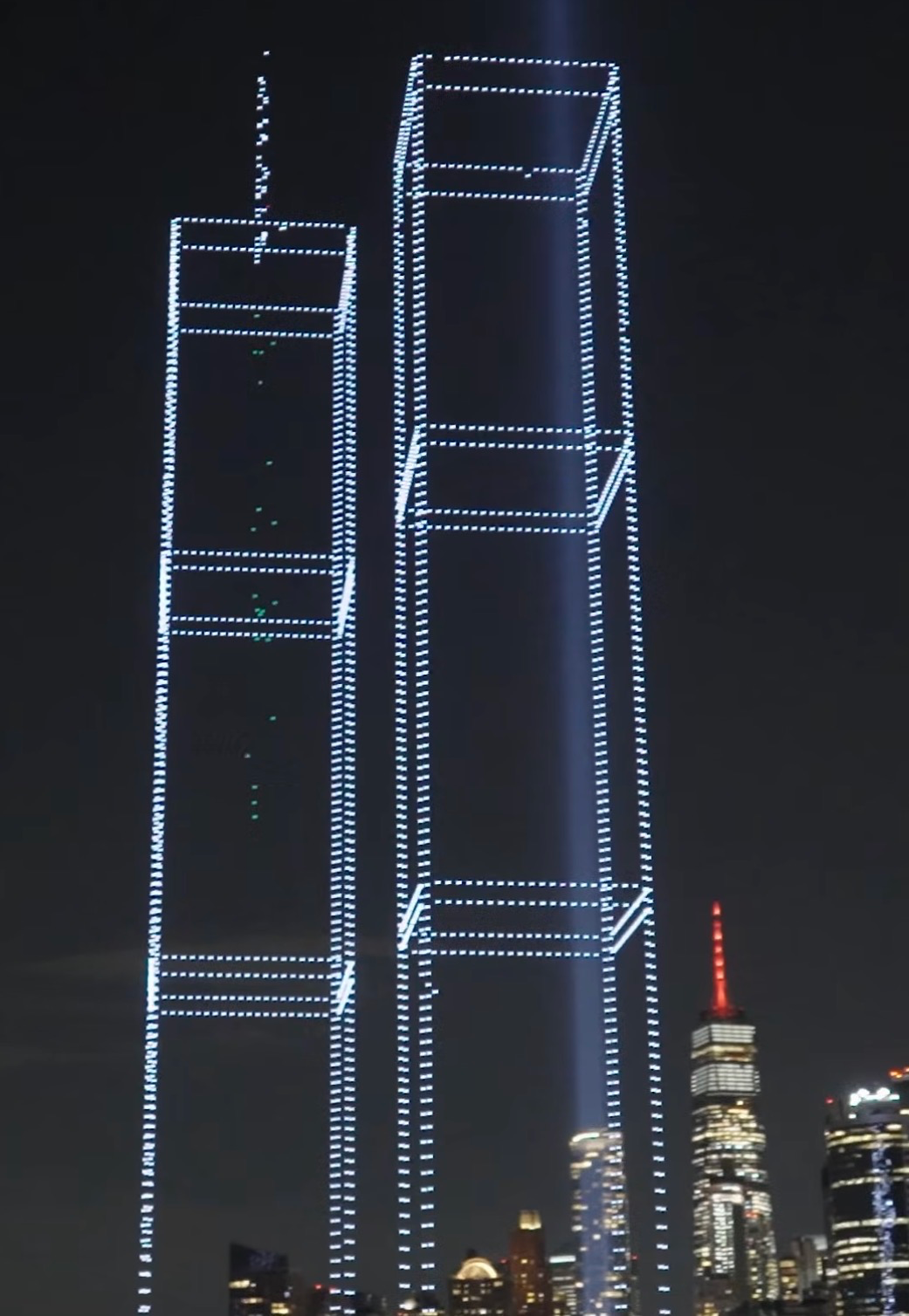 9·11 25주년 앞두고 뉴욕서 드론으로 ‘트윈 타워’ 재현