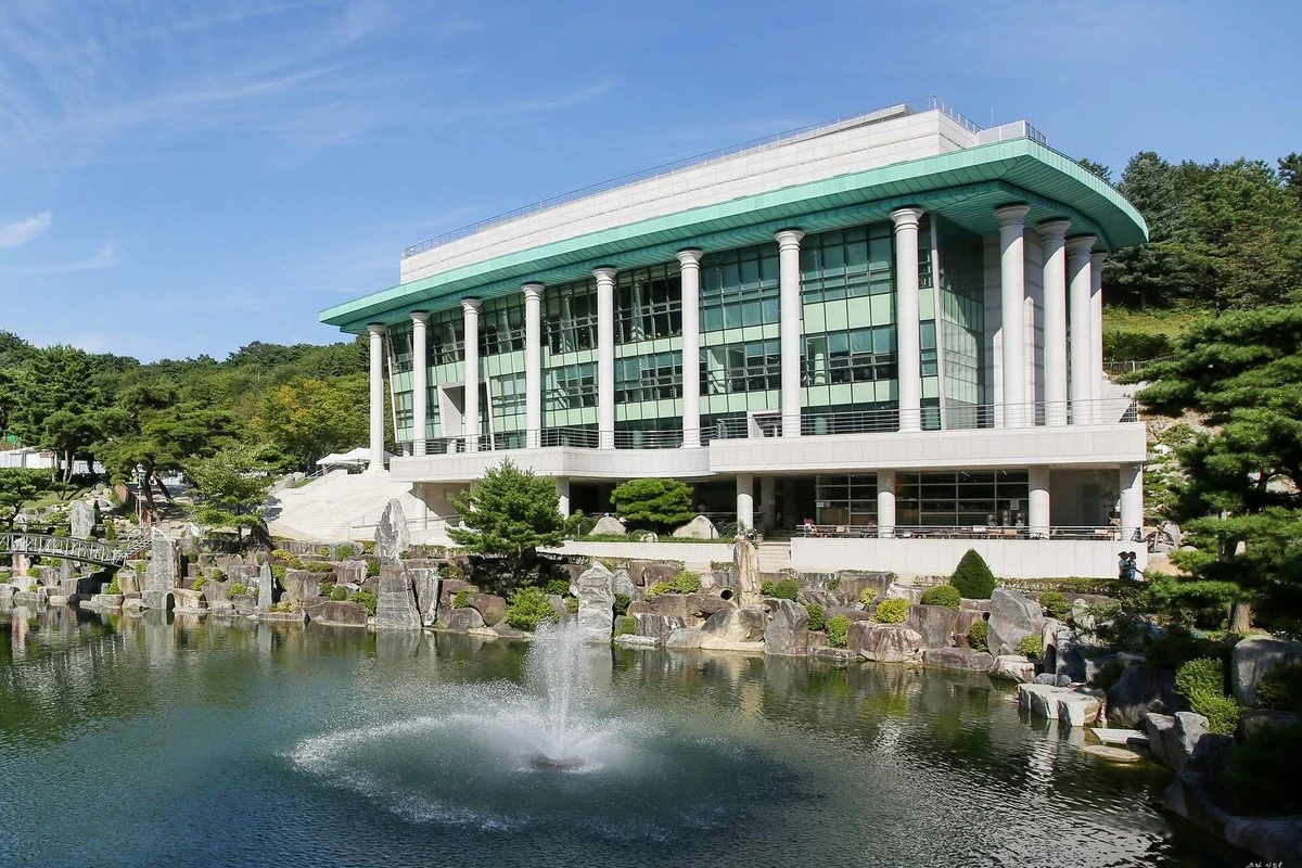 JMS 정명석, 여신도 16명 성폭력 사건 1심서 징역 33년 선고